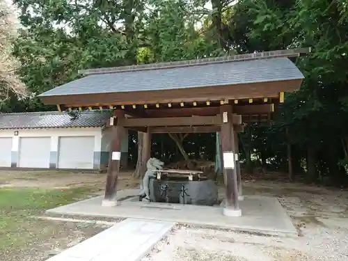 糟目春日神社の手水舎