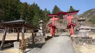 高尾穂見神社の鳥居