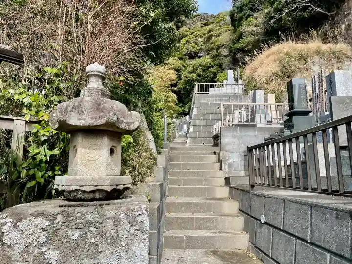 大寳寺の{uncategorized: "未分類", other: "その他", undefined: "問題あり", building: "その他建物", grave: "お墓", sacred_gate: "鳥居", guardian: "狛犬", statue: "像", buddha: "仏像", history: "歴史", nature: "自然", garden: "庭園", animal: "動物", pagoda: "塔", temizu: "手水舎", mountain_gate: "山門・神門", sanctuary: "本殿・本堂", subordinate: "末社・摂社", art: "芸術", scenery: "景色", jizo: "地蔵", ema: "絵馬", goshuin: "御朱印", omikuji: "おみくじ", items: "授与品その他", amulet: "お守り", goshuincho: "御朱印帳", eats: "食事", festival: "お祭り", votive_dance: "神楽", shichigosan: "七五三参", wedding: "結婚式", experience: "体験その他", initially: "初詣", around: "周辺", anti_infection: "感染症対策"}