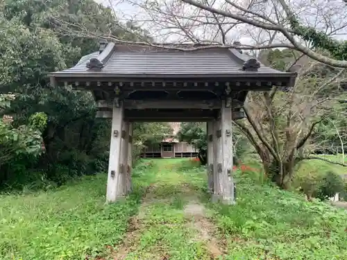 安養寺の山門