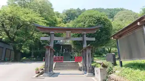 高尾山麓氷川神社の鳥居