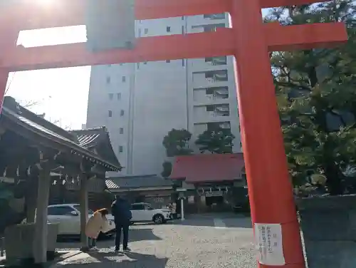 羽衣町厳島神社（関内厳島神社・横浜弁天）の{uncategorized: "未分類", other: "その他", undefined: "問題あり", building: "その他建物", grave: "お墓", sacred_gate: "鳥居", guardian: "狛犬", statue: "像", buddha: "仏像", history: "歴史", nature: "自然", garden: "庭園", animal: "動物", pagoda: "塔", temizu: "手水舎", mountain_gate: "山門・神門", sanctuary: "本殿・本堂", subordinate: "末社・摂社", art: "芸術", scenery: "景色", jizo: "地蔵", ema: "絵馬", goshuin: "御朱印", omikuji: "おみくじ", items: "授与品その他", amulet: "お守り", goshuincho: "御朱印帳", eats: "食事", festival: "お祭り", votive_dance: "神楽", shichigosan: "七五三参", wedding: "結婚式", experience: "体験その他", initially: "初詣", around: "周辺", anti_infection: "感染症対策"}