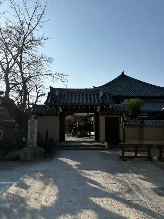 飛鳥寺の{uncategorized: "未分類", other: "その他", undefined: "問題あり", building: "その他建物", grave: "お墓", sacred_gate: "鳥居", guardian: "狛犬", statue: "像", buddha: "仏像", history: "歴史", nature: "自然", garden: "庭園", animal: "動物", pagoda: "塔", temizu: "手水舎", mountain_gate: "山門・神門", sanctuary: "本殿・本堂", subordinate: "末社・摂社", art: "芸術", scenery: "景色", jizo: "地蔵", ema: "絵馬", goshuin: "御朱印", omikuji: "おみくじ", items: "授与品その他", amulet: "お守り", goshuincho: "御朱印帳", eats: "食事", festival: "お祭り", votive_dance: "神楽", shichigosan: "七五三参", wedding: "結婚式", experience: "体験その他", initially: "初詣", around: "周辺", anti_infection: "感染症対策"}