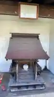 本光寺の{uncategorized: "未分類", other: "その他", undefined: "問題あり", building: "その他建物", grave: "お墓", sacred_gate: "鳥居", guardian: "狛犬", statue: "像", buddha: "仏像", history: "歴史", nature: "自然", garden: "庭園", animal: "動物", pagoda: "塔", temizu: "手水舎", mountain_gate: "山門・神門", sanctuary: "本殿・本堂", subordinate: "末社・摂社", art: "芸術", scenery: "景色", jizo: "地蔵", ema: "絵馬", goshuin: "御朱印", omikuji: "おみくじ", items: "授与品その他", amulet: "お守り", goshuincho: "御朱印帳", eats: "食事", festival: "お祭り", votive_dance: "神楽", shichigosan: "七五三参", wedding: "結婚式", experience: "体験その他", initially: "初詣", around: "周辺", anti_infection: "感染症対策"}