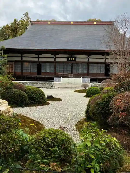 龍潭寺の{uncategorized: "未分類", other: "その他", undefined: "問題あり", building: "その他建物", grave: "お墓", sacred_gate: "鳥居", guardian: "狛犬", statue: "像", buddha: "仏像", history: "歴史", nature: "自然", garden: "庭園", animal: "動物", pagoda: "塔", temizu: "手水舎", mountain_gate: "山門・神門", sanctuary: "本殿・本堂", subordinate: "末社・摂社", art: "芸術", scenery: "景色", jizo: "地蔵", ema: "絵馬", goshuin: "御朱印", omikuji: "おみくじ", items: "授与品その他", amulet: "お守り", goshuincho: "御朱印帳", eats: "食事", festival: "お祭り", votive_dance: "神楽", shichigosan: "七五三参", wedding: "結婚式", experience: "体験その他", initially: "初詣", around: "周辺", anti_infection: "感染症対策"}