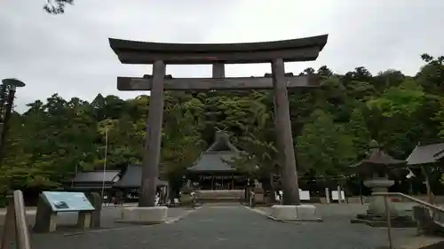 石見国一宮　物部神社の鳥居