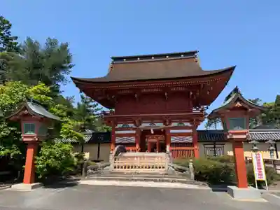 美濃國一宮　南宮大社の山門・神門