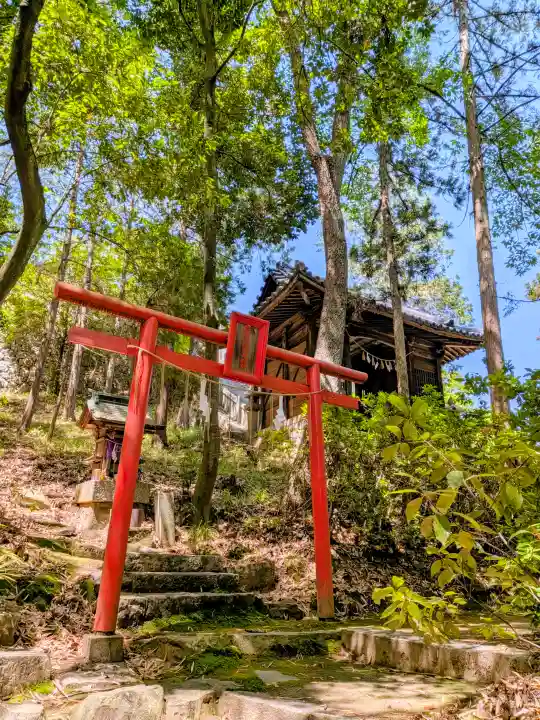 鴨神社の{uncategorized: "未分類", other: "その他", undefined: "問題あり", building: "その他建物", grave: "お墓", sacred_gate: "鳥居", guardian: "狛犬", statue: "像", buddha: "仏像", history: "歴史", nature: "自然", garden: "庭園", animal: "動物", pagoda: "塔", temizu: "手水舎", mountain_gate: "山門・神門", sanctuary: "本殿・本堂", subordinate: "末社・摂社", art: "芸術", scenery: "景色", jizo: "地蔵", ema: "絵馬", goshuin: "御朱印", omikuji: "おみくじ", items: "授与品その他", amulet: "お守り", goshuincho: "御朱印帳", eats: "食事", festival: "お祭り", votive_dance: "神楽", shichigosan: "七五三参", wedding: "結婚式", experience: "体験その他", initially: "初詣", around: "周辺", anti_infection: "感染症対策"}