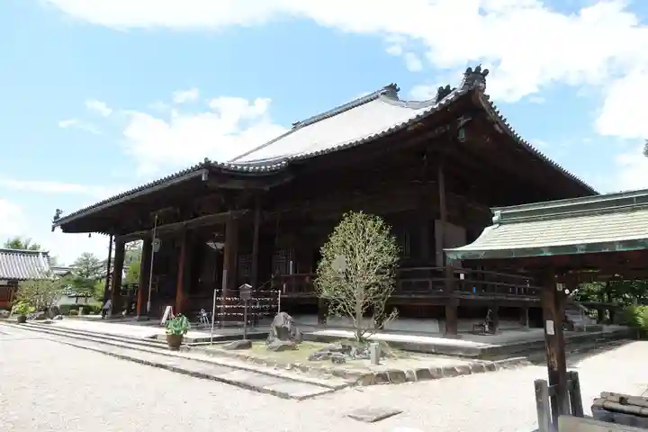 西大寺の本殿・本堂