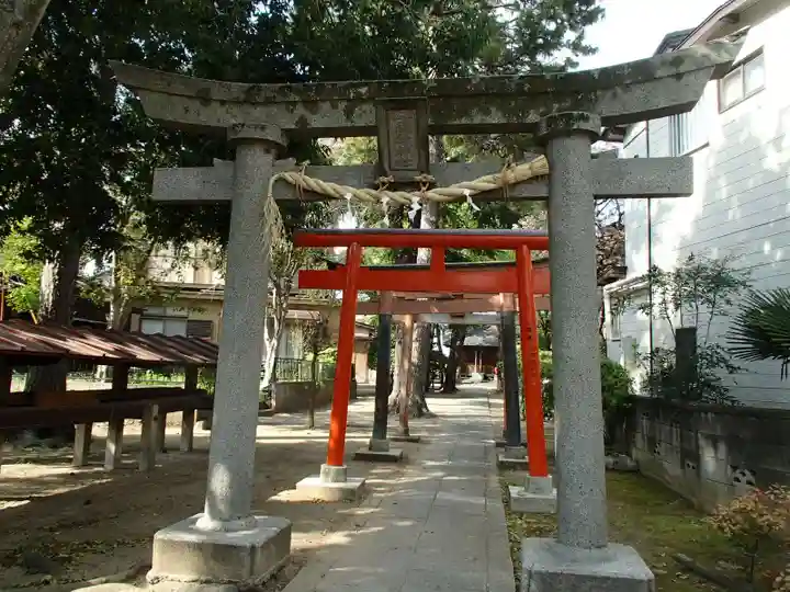 登戸稲荷神社の鳥居