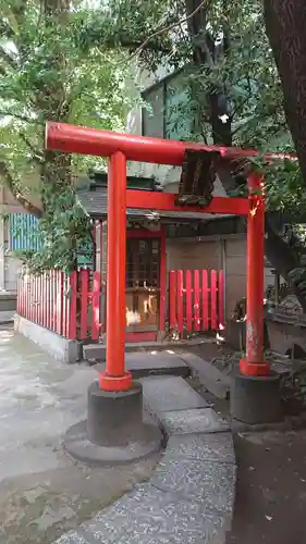 銀杏岡八幡神社の末社・摂社