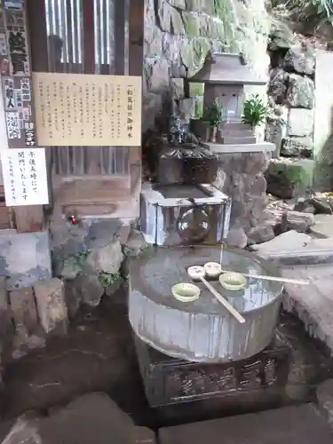 品川神社の手水舎
