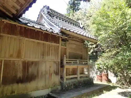 八大荒神社の本殿