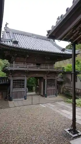 報恩講寺の山門