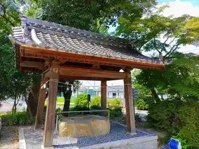 三好八幡社の手水舎