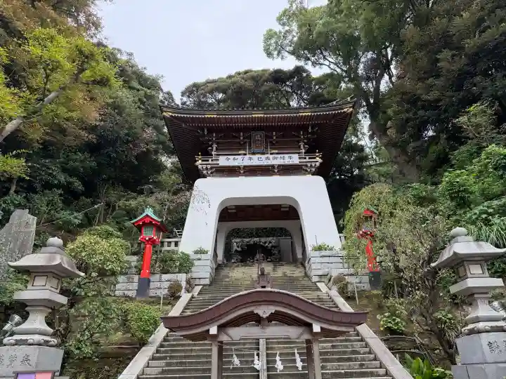 江島神社の山門・神門