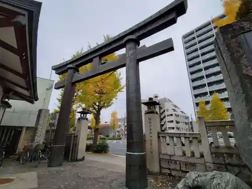 河原町稲荷神社の鳥居
