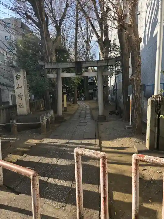 荻窪白山神社の{uncategorized: "未分類", other: "その他", undefined: "問題あり", building: "その他建物", grave: "お墓", sacred_gate: "鳥居", guardian: "狛犬", statue: "像", buddha: "仏像", history: "歴史", nature: "自然", garden: "庭園", animal: "動物", pagoda: "塔", temizu: "手水舎", mountain_gate: "山門・神門", sanctuary: "本殿・本堂", subordinate: "末社・摂社", art: "芸術", scenery: "景色", jizo: "地蔵", ema: "絵馬", goshuin: "御朱印", omikuji: "おみくじ", items: "授与品その他", amulet: "お守り", goshuincho: "御朱印帳", eats: "食事", festival: "お祭り", votive_dance: "神楽", shichigosan: "七五三参", wedding: "結婚式", experience: "体験その他", initially: "初詣", around: "周辺", anti_infection: "感染症対策"}