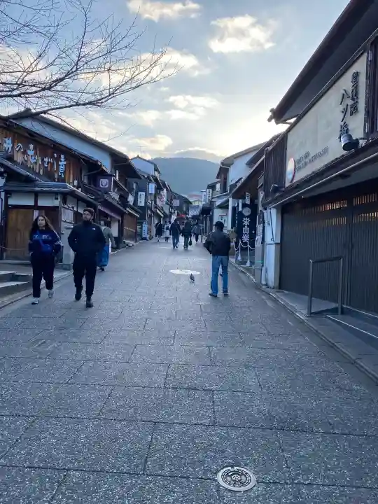 清水寺の{uncategorized: "未分類", other: "その他", undefined: "問題あり", building: "その他建物", grave: "お墓", sacred_gate: "鳥居", guardian: "狛犬", statue: "像", buddha: "仏像", history: "歴史", nature: "自然", garden: "庭園", animal: "動物", pagoda: "塔", temizu: "手水舎", mountain_gate: "山門・神門", sanctuary: "本殿・本堂", subordinate: "末社・摂社", art: "芸術", scenery: "景色", jizo: "地蔵", ema: "絵馬", goshuin: "御朱印", omikuji: "おみくじ", items: "授与品その他", amulet: "お守り", goshuincho: "御朱印帳", eats: "食事", festival: "お祭り", votive_dance: "神楽", shichigosan: "七五三参", wedding: "結婚式", experience: "体験その他", initially: "初詣", around: "周辺", anti_infection: "感染症対策"}