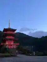 青岸渡寺の{uncategorized: "未分類", other: "その他", undefined: "問題あり", building: "その他建物", grave: "お墓", sacred_gate: "鳥居", guardian: "狛犬", statue: "像", buddha: "仏像", history: "歴史", nature: "自然", garden: "庭園", animal: "動物", pagoda: "塔", temizu: "手水舎", mountain_gate: "山門・神門", sanctuary: "本殿・本堂", subordinate: "末社・摂社", art: "芸術", scenery: "景色", jizo: "地蔵", ema: "絵馬", goshuin: "御朱印", omikuji: "おみくじ", items: "授与品その他", amulet: "お守り", goshuincho: "御朱印帳", eats: "食事", festival: "お祭り", votive_dance: "神楽", shichigosan: "七五三参", wedding: "結婚式", experience: "体験その他", initially: "初詣", around: "周辺", anti_infection: "感染症対策"}