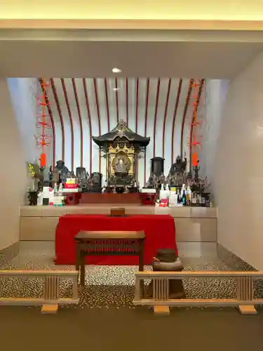 増上寺塔頭 三縁山 宝珠院の{uncategorized: "未分類", other: "その他", undefined: "問題あり", building: "その他建物", grave: "お墓", sacred_gate: "鳥居", guardian: "狛犬", statue: "像", buddha: "仏像", history: "歴史", nature: "自然", garden: "庭園", animal: "動物", pagoda: "塔", temizu: "手水舎", mountain_gate: "山門・神門", sanctuary: "本殿・本堂", subordinate: "末社・摂社", art: "芸術", scenery: "景色", jizo: "地蔵", ema: "絵馬", goshuin: "御朱印", omikuji: "おみくじ", items: "授与品その他", amulet: "お守り", goshuincho: "御朱印帳", eats: "食事", festival: "お祭り", votive_dance: "神楽", shichigosan: "七五三参", wedding: "結婚式", experience: "体験その他", initially: "初詣", around: "周辺", anti_infection: "感染症対策"}