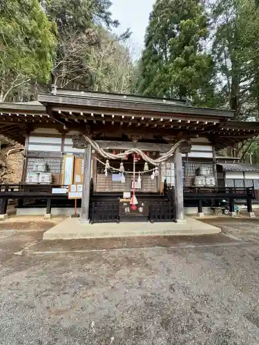 大滝神社の{uncategorized: "未分類", other: "その他", undefined: "問題あり", building: "その他建物", grave: "お墓", sacred_gate: "鳥居", guardian: "狛犬", statue: "像", buddha: "仏像", history: "歴史", nature: "自然", garden: "庭園", animal: "動物", pagoda: "塔", temizu: "手水舎", mountain_gate: "山門・神門", sanctuary: "本殿・本堂", subordinate: "末社・摂社", art: "芸術", scenery: "景色", jizo: "地蔵", ema: "絵馬", goshuin: "御朱印", omikuji: "おみくじ", items: "授与品その他", amulet: "お守り", goshuincho: "御朱印帳", eats: "食事", festival: "お祭り", votive_dance: "神楽", shichigosan: "七五三参", wedding: "結婚式", experience: "体験その他", initially: "初詣", around: "周辺", anti_infection: "感染症対策"}