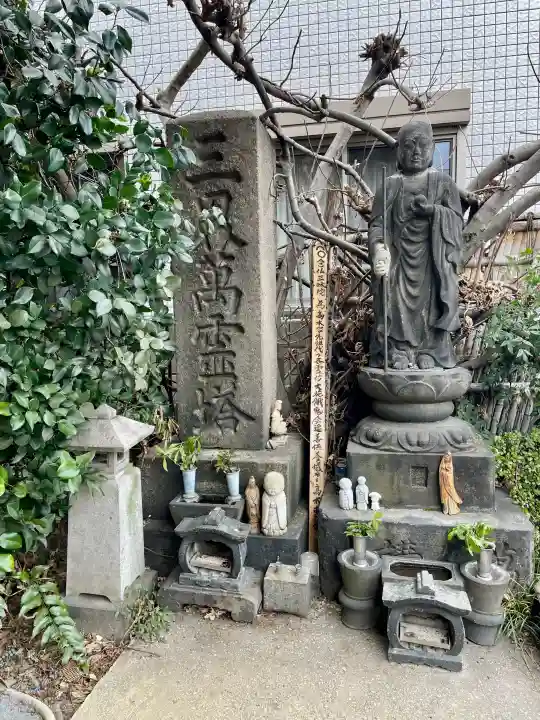 長寿寺の{uncategorized: "未分類", other: "その他", undefined: "問題あり", building: "その他建物", grave: "お墓", sacred_gate: "鳥居", guardian: "狛犬", statue: "像", buddha: "仏像", history: "歴史", nature: "自然", garden: "庭園", animal: "動物", pagoda: "塔", temizu: "手水舎", mountain_gate: "山門・神門", sanctuary: "本殿・本堂", subordinate: "末社・摂社", art: "芸術", scenery: "景色", jizo: "地蔵", ema: "絵馬", goshuin: "御朱印", omikuji: "おみくじ", items: "授与品その他", amulet: "お守り", goshuincho: "御朱印帳", eats: "食事", festival: "お祭り", votive_dance: "神楽", shichigosan: "七五三参", wedding: "結婚式", experience: "体験その他", initially: "初詣", around: "周辺", anti_infection: "感染症対策"}