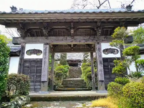 東安寺の山門