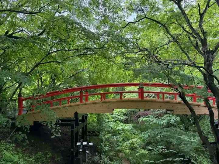 伊香保神社の{uncategorized: "未分類", other: "その他", undefined: "問題あり", building: "その他建物", grave: "お墓", sacred_gate: "鳥居", guardian: "狛犬", statue: "像", buddha: "仏像", history: "歴史", nature: "自然", garden: "庭園", animal: "動物", pagoda: "塔", temizu: "手水舎", mountain_gate: "山門・神門", sanctuary: "本殿・本堂", subordinate: "末社・摂社", art: "芸術", scenery: "景色", jizo: "地蔵", ema: "絵馬", goshuin: "御朱印", omikuji: "おみくじ", items: "授与品その他", amulet: "お守り", goshuincho: "御朱印帳", eats: "食事", festival: "お祭り", votive_dance: "神楽", shichigosan: "七五三参", wedding: "結婚式", experience: "体験その他", initially: "初詣", around: "周辺", anti_infection: "感染症対策"}