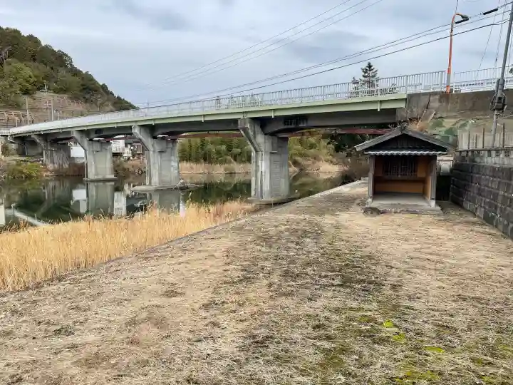 地蔵堂(水口町嶬峨)の{uncategorized: "未分類", other: "その他", undefined: "問題あり", building: "その他建物", grave: "お墓", sacred_gate: "鳥居", guardian: "狛犬", statue: "像", buddha: "仏像", history: "歴史", nature: "自然", garden: "庭園", animal: "動物", pagoda: "塔", temizu: "手水舎", mountain_gate: "山門・神門", sanctuary: "本殿・本堂", subordinate: "末社・摂社", art: "芸術", scenery: "景色", jizo: "地蔵", ema: "絵馬", goshuin: "御朱印", omikuji: "おみくじ", items: "授与品その他", amulet: "お守り", goshuincho: "御朱印帳", eats: "食事", festival: "お祭り", votive_dance: "神楽", shichigosan: "七五三参", wedding: "結婚式", experience: "体験その他", initially: "初詣", around: "周辺", anti_infection: "感染症対策"}