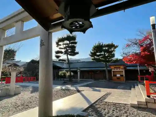 車折神社の{uncategorized: "未分類", other: "その他", undefined: "問題あり", building: "その他建物", grave: "お墓", sacred_gate: "鳥居", guardian: "狛犬", statue: "像", buddha: "仏像", history: "歴史", nature: "自然", garden: "庭園", animal: "動物", pagoda: "塔", temizu: "手水舎", mountain_gate: "山門・神門", sanctuary: "本殿・本堂", subordinate: "末社・摂社", art: "芸術", scenery: "景色", jizo: "地蔵", ema: "絵馬", goshuin: "御朱印", omikuji: "おみくじ", items: "授与品その他", amulet: "お守り", goshuincho: "御朱印帳", eats: "食事", festival: "お祭り", votive_dance: "神楽", shichigosan: "七五三参", wedding: "結婚式", experience: "体験その他", initially: "初詣", around: "周辺", anti_infection: "感染症対策"}