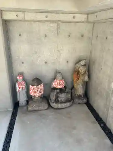 長栄寺の{uncategorized: "未分類", other: "その他", undefined: "問題あり", building: "その他建物", grave: "お墓", sacred_gate: "鳥居", guardian: "狛犬", statue: "像", buddha: "仏像", history: "歴史", nature: "自然", garden: "庭園", animal: "動物", pagoda: "塔", temizu: "手水舎", mountain_gate: "山門・神門", sanctuary: "本殿・本堂", subordinate: "末社・摂社", art: "芸術", scenery: "景色", jizo: "地蔵", ema: "絵馬", goshuin: "御朱印", omikuji: "おみくじ", items: "授与品その他", amulet: "お守り", goshuincho: "御朱印帳", eats: "食事", festival: "お祭り", votive_dance: "神楽", shichigosan: "七五三参", wedding: "結婚式", experience: "体験その他", initially: "初詣", around: "周辺", anti_infection: "感染症対策"}