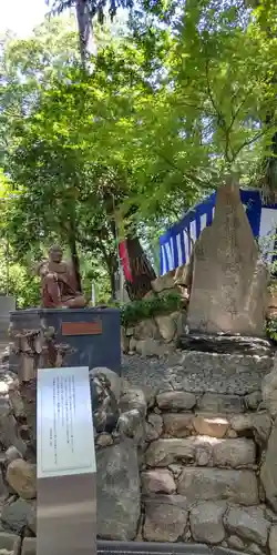 安居神社の像