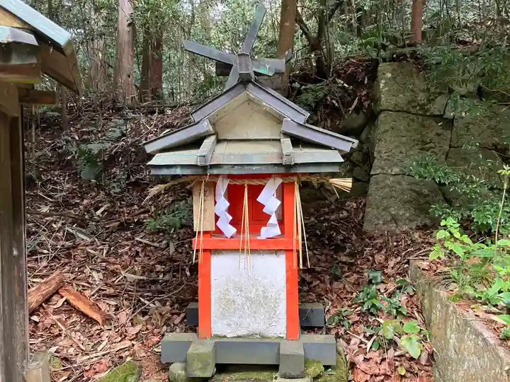 夜支布山口神社の末社・摂社