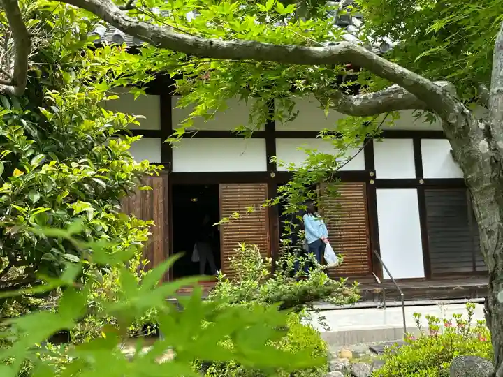 惠心院(恵心院)の{uncategorized: "未分類", other: "その他", undefined: "問題あり", building: "その他建物", grave: "お墓", sacred_gate: "鳥居", guardian: "狛犬", statue: "像", buddha: "仏像", history: "歴史", nature: "自然", garden: "庭園", animal: "動物", pagoda: "塔", temizu: "手水舎", mountain_gate: "山門・神門", sanctuary: "本殿・本堂", subordinate: "末社・摂社", art: "芸術", scenery: "景色", jizo: "地蔵", ema: "絵馬", goshuin: "御朱印", omikuji: "おみくじ", items: "授与品その他", amulet: "お守り", goshuincho: "御朱印帳", eats: "食事", festival: "お祭り", votive_dance: "神楽", shichigosan: "七五三参", wedding: "結婚式", experience: "体験その他", initially: "初詣", around: "周辺", anti_infection: "感染症対策"}