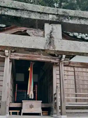 國津神社の{uncategorized: "未分類", other: "その他", undefined: "問題あり", building: "その他建物", grave: "お墓", sacred_gate: "鳥居", guardian: "狛犬", statue: "像", buddha: "仏像", history: "歴史", nature: "自然", garden: "庭園", animal: "動物", pagoda: "塔", temizu: "手水舎", mountain_gate: "山門・神門", sanctuary: "本殿・本堂", subordinate: "末社・摂社", art: "芸術", scenery: "景色", jizo: "地蔵", ema: "絵馬", goshuin: "御朱印", omikuji: "おみくじ", items: "授与品その他", amulet: "お守り", goshuincho: "御朱印帳", eats: "食事", festival: "お祭り", votive_dance: "神楽", shichigosan: "七五三参", wedding: "結婚式", experience: "体験その他", initially: "初詣", around: "周辺", anti_infection: "感染症対策"}