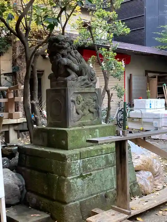 稲荷鬼王神社の狛犬