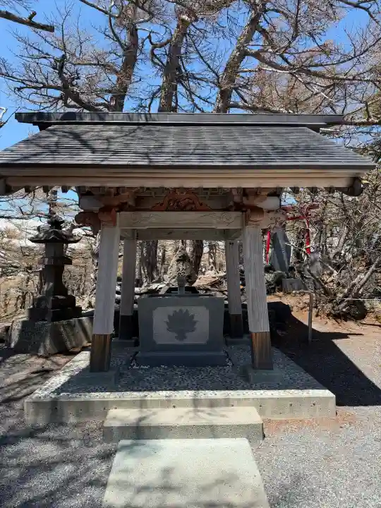 冨士山小御嶽神社の{uncategorized: "未分類", other: "その他", undefined: "問題あり", building: "その他建物", grave: "お墓", sacred_gate: "鳥居", guardian: "狛犬", statue: "像", buddha: "仏像", history: "歴史", nature: "自然", garden: "庭園", animal: "動物", pagoda: "塔", temizu: "手水舎", mountain_gate: "山門・神門", sanctuary: "本殿・本堂", subordinate: "末社・摂社", art: "芸術", scenery: "景色", jizo: "地蔵", ema: "絵馬", goshuin: "御朱印", omikuji: "おみくじ", items: "授与品その他", amulet: "お守り", goshuincho: "御朱印帳", eats: "食事", festival: "お祭り", votive_dance: "神楽", shichigosan: "七五三参", wedding: "結婚式", experience: "体験その他", initially: "初詣", around: "周辺", anti_infection: "感染症対策"}