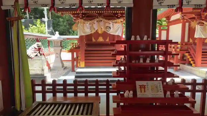 山王稲荷神社(日枝神社末社)の{uncategorized: "未分類", other: "その他", undefined: "問題あり", building: "その他建物", grave: "お墓", sacred_gate: "鳥居", guardian: "狛犬", statue: "像", buddha: "仏像", history: "歴史", nature: "自然", garden: "庭園", animal: "動物", pagoda: "塔", temizu: "手水舎", mountain_gate: "山門・神門", sanctuary: "本殿・本堂", subordinate: "末社・摂社", art: "芸術", scenery: "景色", jizo: "地蔵", ema: "絵馬", goshuin: "御朱印", omikuji: "おみくじ", items: "授与品その他", amulet: "お守り", goshuincho: "御朱印帳", eats: "食事", festival: "お祭り", votive_dance: "神楽", shichigosan: "七五三参", wedding: "結婚式", experience: "体験その他", initially: "初詣", around: "周辺", anti_infection: "感染症対策"}