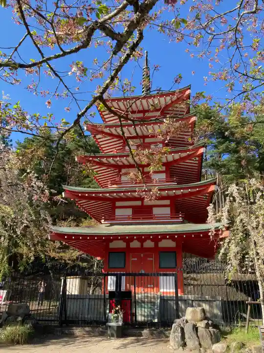 新倉富士浅間神社の{uncategorized: "未分類", other: "その他", undefined: "問題あり", building: "その他建物", grave: "お墓", sacred_gate: "鳥居", guardian: "狛犬", statue: "像", buddha: "仏像", history: "歴史", nature: "自然", garden: "庭園", animal: "動物", pagoda: "塔", temizu: "手水舎", mountain_gate: "山門・神門", sanctuary: "本殿・本堂", subordinate: "末社・摂社", art: "芸術", scenery: "景色", jizo: "地蔵", ema: "絵馬", goshuin: "御朱印", omikuji: "おみくじ", items: "授与品その他", amulet: "お守り", goshuincho: "御朱印帳", eats: "食事", festival: "お祭り", votive_dance: "神楽", shichigosan: "七五三参", wedding: "結婚式", experience: "体験その他", initially: "初詣", around: "周辺", anti_infection: "感染症対策"}