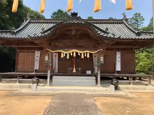 石田神社の本殿