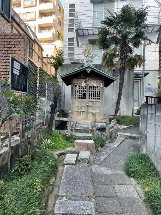 下落合弁財天の{uncategorized: "未分類", other: "その他", undefined: "問題あり", building: "その他建物", grave: "お墓", sacred_gate: "鳥居", guardian: "狛犬", statue: "像", buddha: "仏像", history: "歴史", nature: "自然", garden: "庭園", animal: "動物", pagoda: "塔", temizu: "手水舎", mountain_gate: "山門・神門", sanctuary: "本殿・本堂", subordinate: "末社・摂社", art: "芸術", scenery: "景色", jizo: "地蔵", ema: "絵馬", goshuin: "御朱印", omikuji: "おみくじ", items: "授与品その他", amulet: "お守り", goshuincho: "御朱印帳", eats: "食事", festival: "お祭り", votive_dance: "神楽", shichigosan: "七五三参", wedding: "結婚式", experience: "体験その他", initially: "初詣", around: "周辺", anti_infection: "感染症対策"}