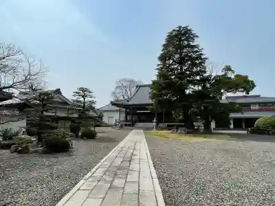 明照寺の{uncategorized: "未分類", other: "その他", undefined: "問題あり", building: "その他建物", grave: "お墓", sacred_gate: "鳥居", guardian: "狛犬", statue: "像", buddha: "仏像", history: "歴史", nature: "自然", garden: "庭園", animal: "動物", pagoda: "塔", temizu: "手水舎", mountain_gate: "山門・神門", sanctuary: "本殿・本堂", subordinate: "末社・摂社", art: "芸術", scenery: "景色", jizo: "地蔵", ema: "絵馬", goshuin: "御朱印", omikuji: "おみくじ", items: "授与品その他", amulet: "お守り", goshuincho: "御朱印帳", eats: "食事", festival: "お祭り", votive_dance: "神楽", shichigosan: "七五三参", wedding: "結婚式", experience: "体験その他", initially: "初詣", around: "周辺", anti_infection: "感染症対策"}