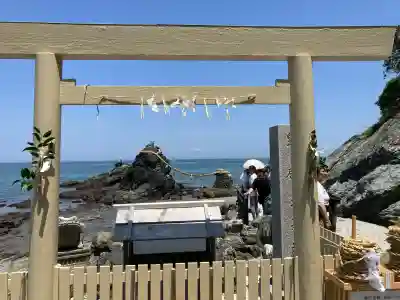 二見興玉神社の{uncategorized: "未分類", other: "その他", undefined: "問題あり", building: "その他建物", grave: "お墓", sacred_gate: "鳥居", guardian: "狛犬", statue: "像", buddha: "仏像", history: "歴史", nature: "自然", garden: "庭園", animal: "動物", pagoda: "塔", temizu: "手水舎", mountain_gate: "山門・神門", sanctuary: "本殿・本堂", subordinate: "末社・摂社", art: "芸術", scenery: "景色", jizo: "地蔵", ema: "絵馬", goshuin: "御朱印", omikuji: "おみくじ", items: "授与品その他", amulet: "お守り", goshuincho: "御朱印帳", eats: "食事", festival: "お祭り", votive_dance: "神楽", shichigosan: "七五三参", wedding: "結婚式", experience: "体験その他", initially: "初詣", around: "周辺", anti_infection: "感染症対策"}