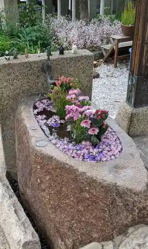 水堂須佐男神社の手水舎