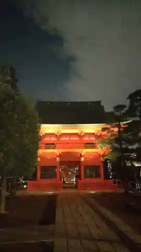 穴八幡宮の山門・神門