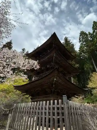 新海三社神社の{uncategorized: "未分類", other: "その他", undefined: "問題あり", building: "その他建物", grave: "お墓", sacred_gate: "鳥居", guardian: "狛犬", statue: "像", buddha: "仏像", history: "歴史", nature: "自然", garden: "庭園", animal: "動物", pagoda: "塔", temizu: "手水舎", mountain_gate: "山門・神門", sanctuary: "本殿・本堂", subordinate: "末社・摂社", art: "芸術", scenery: "景色", jizo: "地蔵", ema: "絵馬", goshuin: "御朱印", omikuji: "おみくじ", items: "授与品その他", amulet: "お守り", goshuincho: "御朱印帳", eats: "食事", festival: "お祭り", votive_dance: "神楽", shichigosan: "七五三参", wedding: "結婚式", experience: "体験その他", initially: "初詣", around: "周辺", anti_infection: "感染症対策"}