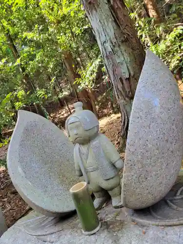 吉備津神社の像