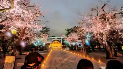靖國神社の{uncategorized: "未分類", other: "その他", undefined: "問題あり", building: "その他建物", grave: "お墓", sacred_gate: "鳥居", guardian: "狛犬", statue: "像", buddha: "仏像", history: "歴史", nature: "自然", garden: "庭園", animal: "動物", pagoda: "塔", temizu: "手水舎", mountain_gate: "山門・神門", sanctuary: "本殿・本堂", subordinate: "末社・摂社", art: "芸術", scenery: "景色", jizo: "地蔵", ema: "絵馬", goshuin: "御朱印", omikuji: "おみくじ", items: "授与品その他", amulet: "お守り", goshuincho: "御朱印帳", eats: "食事", festival: "お祭り", votive_dance: "神楽", shichigosan: "七五三参", wedding: "結婚式", experience: "体験その他", initially: "初詣", around: "周辺", anti_infection: "感染症対策"}