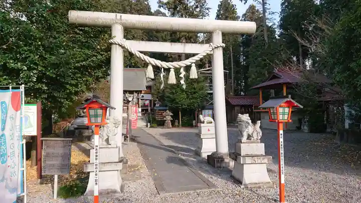 磐裂根裂神社の鳥居